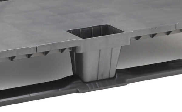 CLOSED LIGHTWEIGHT INDUSTRIAL PALLET WITH RUNNERS - Image 2